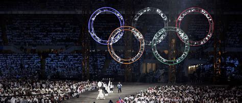 De Olympische Winterspelen van Turijn 2006: Een Ode aan Sport, Technologie en de Heropleving van een Regio